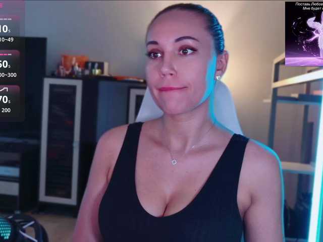 QWEENII live cam on BongaCams