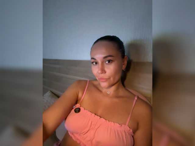 QWEENII live cam on BongaCams