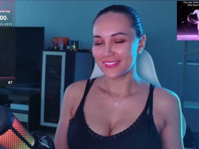 QWEENII live cam on BongaCams