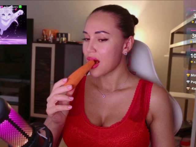 QWEENII live cam on BongaCams