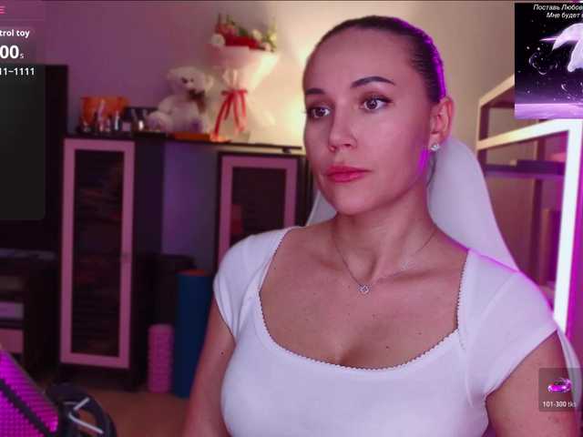 QWEENII live cam on BongaCams