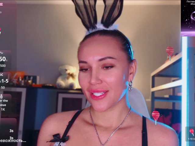 QWEENII live cam on BongaCams