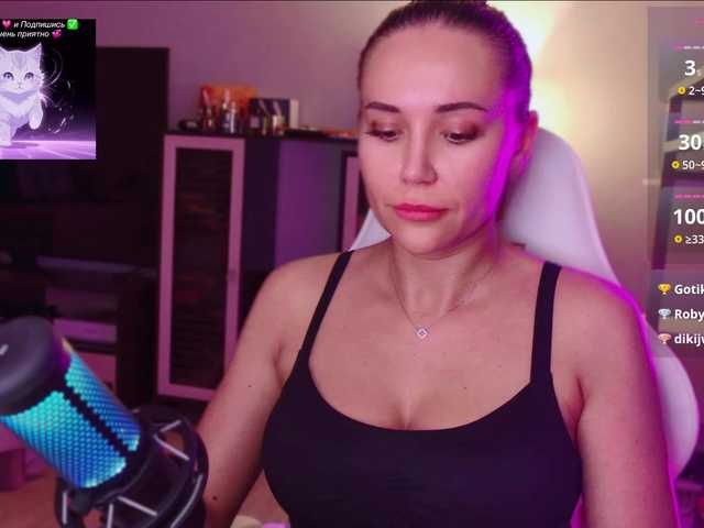 QWEENII live cam on BongaCams