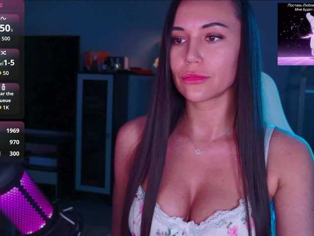 QWEENII live cam on BongaCams