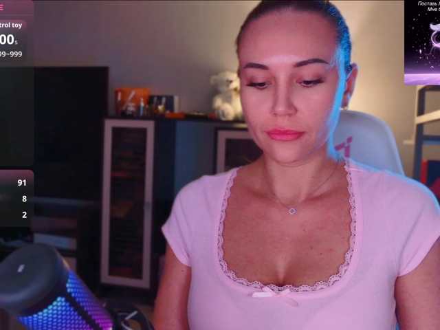 QWEENII live cam preview
