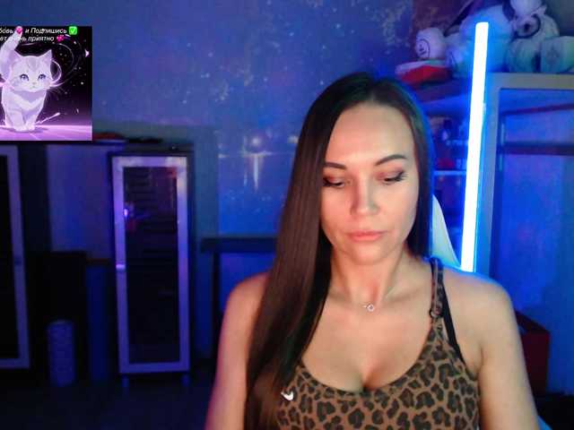 QWEENII live cam on BongaCams