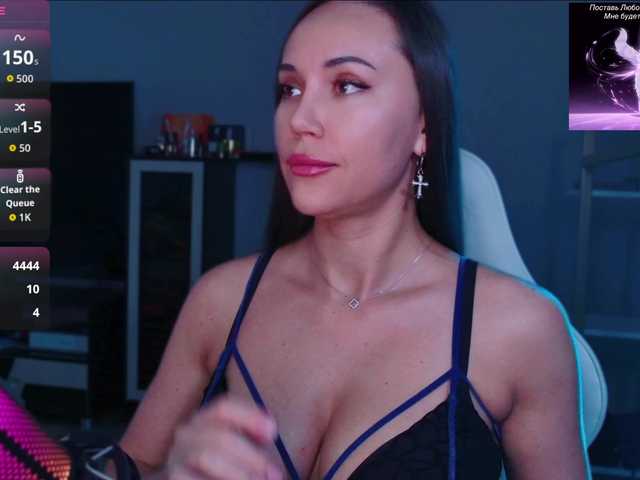 QWEENII live webcam show