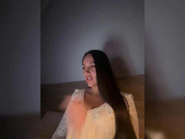 QWEENII live cam on BongaCams