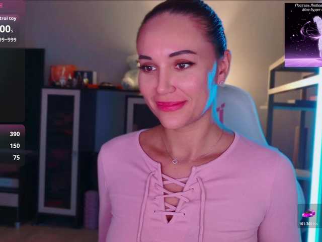 QWEENII live cam on BongaCams