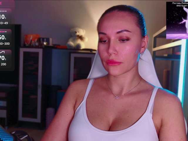 QWEENII live cam on BongaCams
