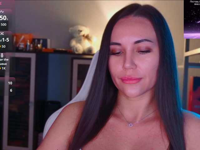 QWEENII live cam on BongaCams