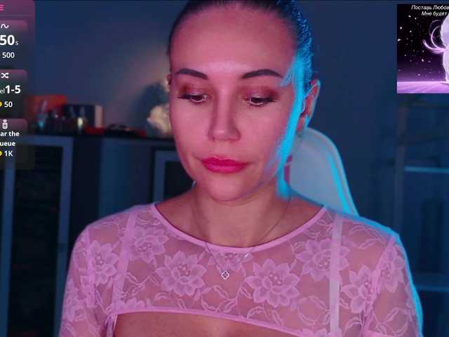 QWEENII live cam on BongaCams