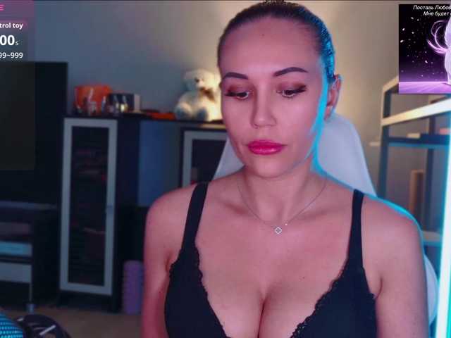 QWEENII live cam on BongaCams