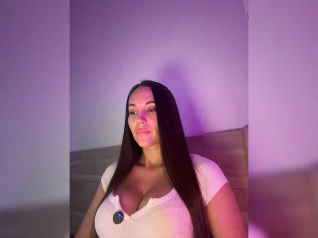 QWEENII live cam on BongaCams