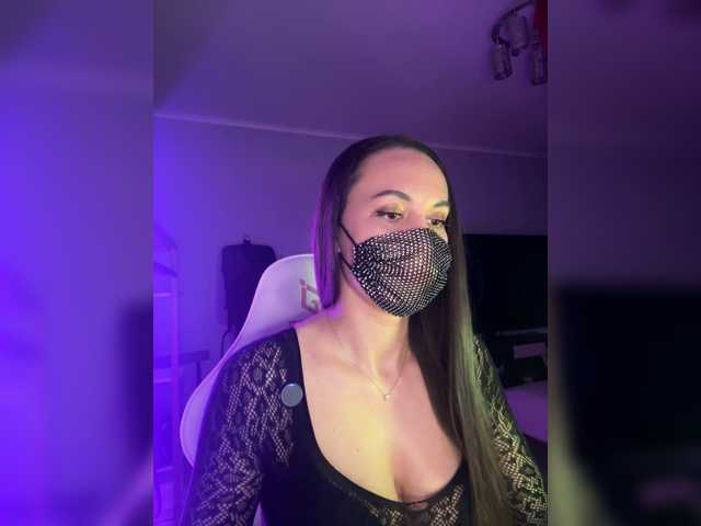 QWEENII's BongaCams show and profile