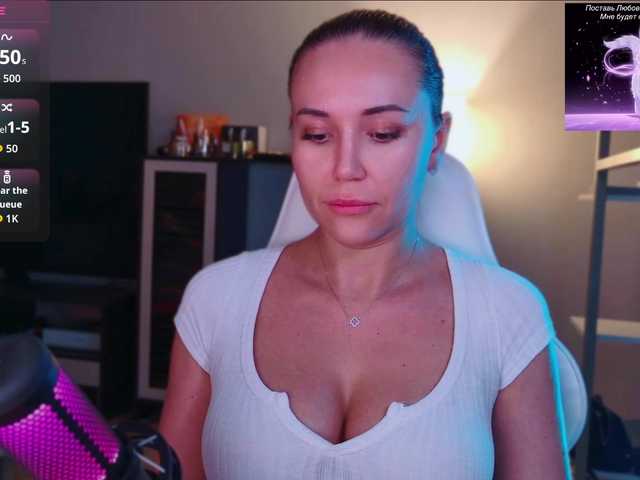 QWEENII live cam on BongaCams