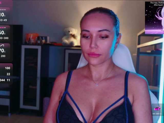 QWEENII live cam on BongaCams