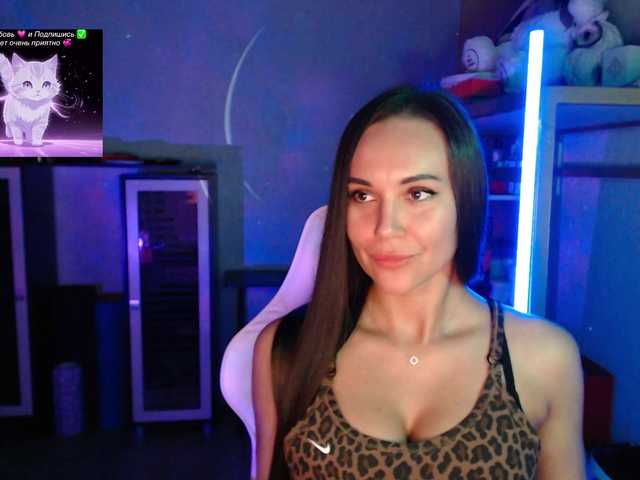 QWEENII live cam on BongaCams