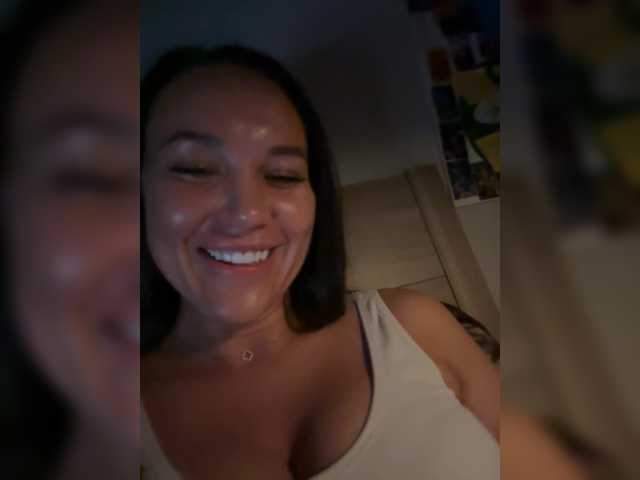 QWEENII live cam preview