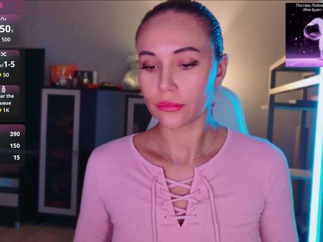 QWEENII live cam on BongaCams