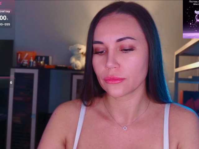 QWEENII live cam on BongaCams