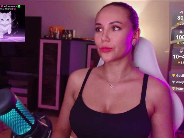 QWEENII live cam on BongaCams