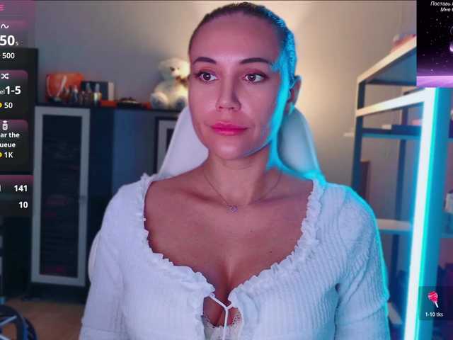 QWEENII live cam on BongaCams