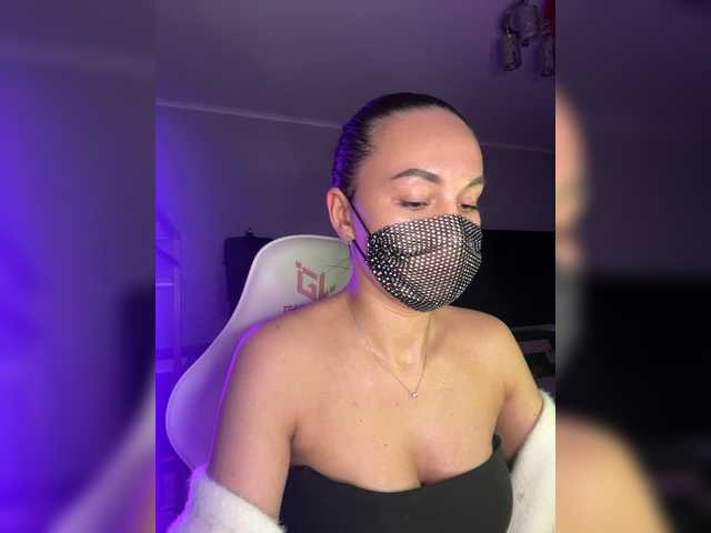 QWEENII's BongaCams show and profile