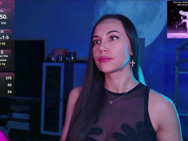QWEENII live webcam show