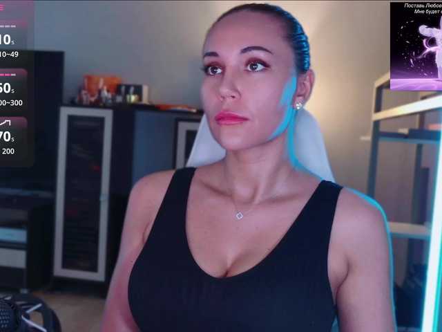 QWEENII live cam on BongaCams