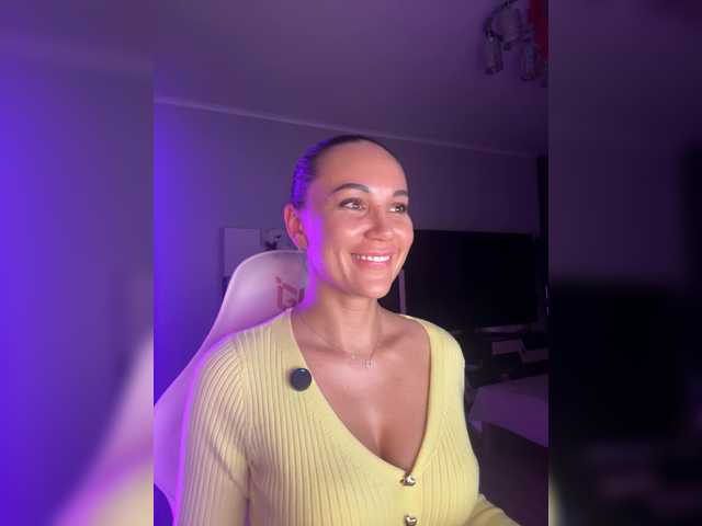 QWEENII live cam on BongaCams
