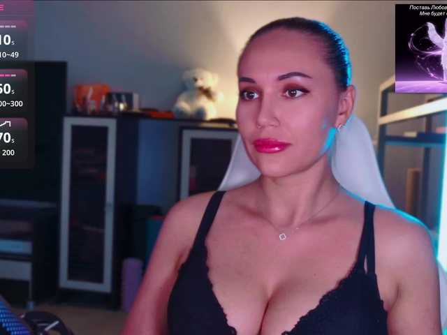 QWEENII live cam on BongaCams