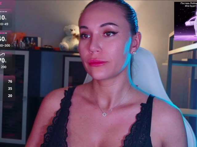 QWEENII live cam on BongaCams