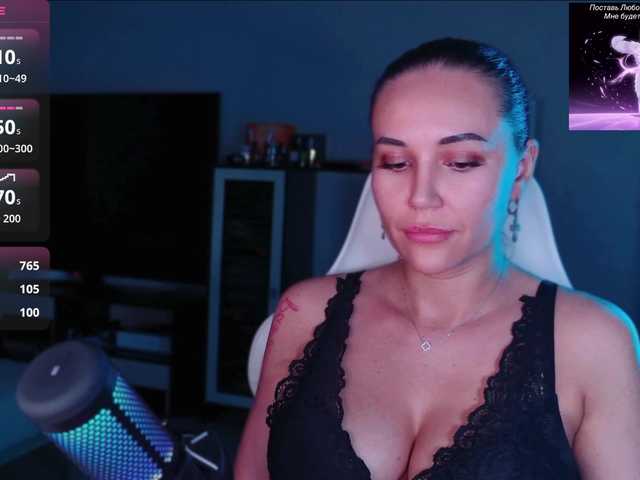 QWEENII live cam on BongaCams