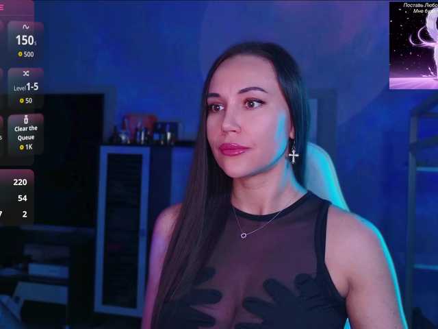QWEENII live webcam show
