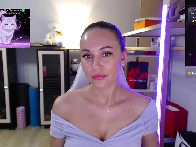 QWEENII live cam on BongaCams