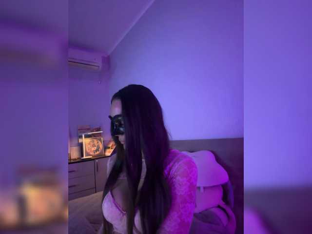 QWEENII's BongaCams show and profile