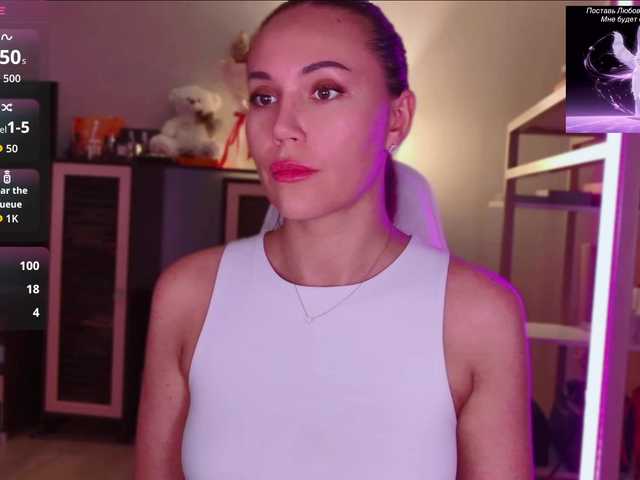 QWEENII live cam on BongaCams