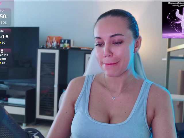 QWEENII live webcam show