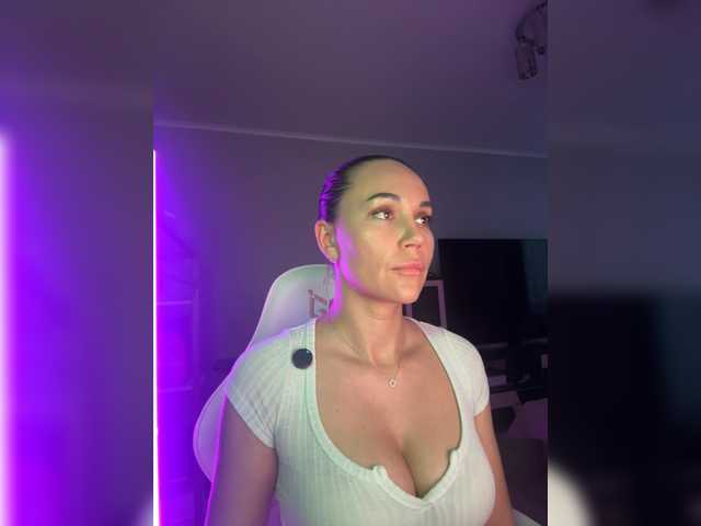 QWEENII live cam on BongaCams