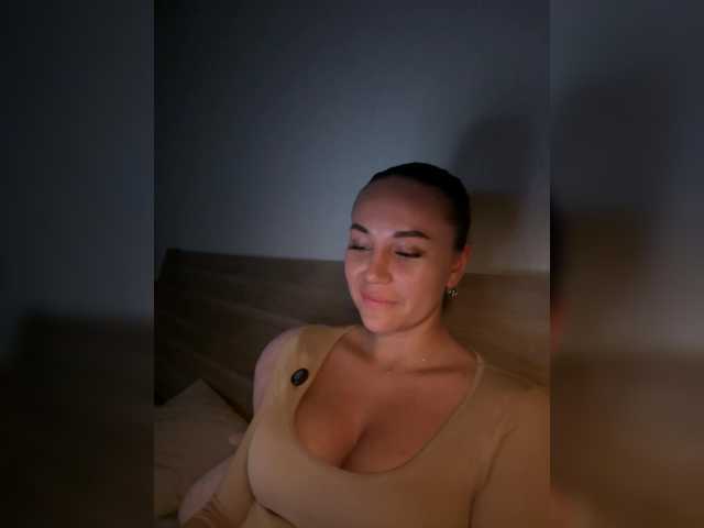 в попе у QWEENII