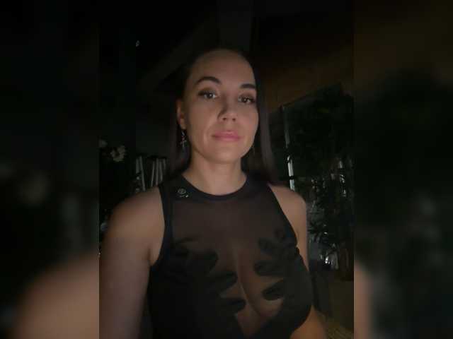 QWEENII live cam on BongaCams
