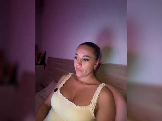 QWEENII live cam on BongaCams