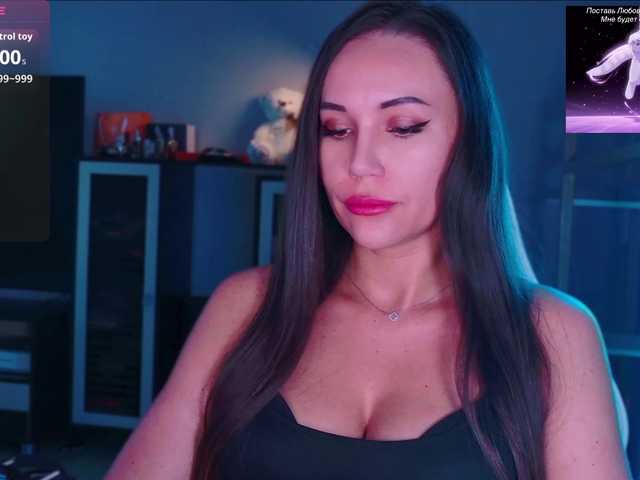 QWEENII live cam on BongaCams