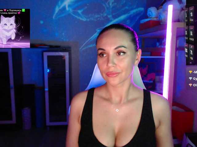 QWEENII live cam on BongaCams