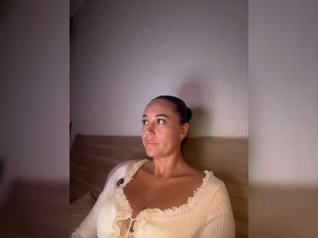 QWEENII live cam on BongaCams
