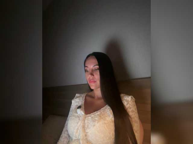 QWEENII live cam on BongaCams