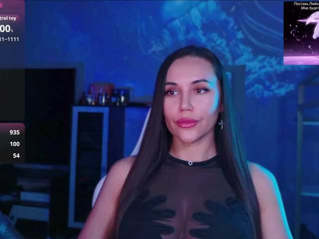 QWEENII live cam on BongaCams