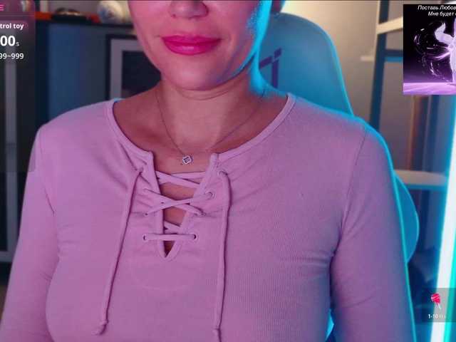 QWEENII live cam on BongaCams