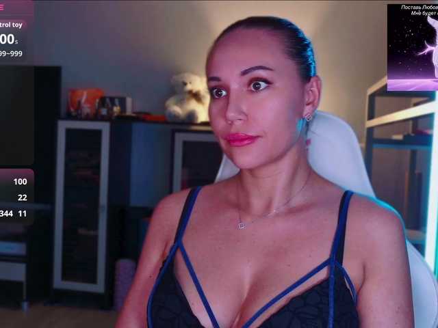 QWEENII live cam on BongaCams